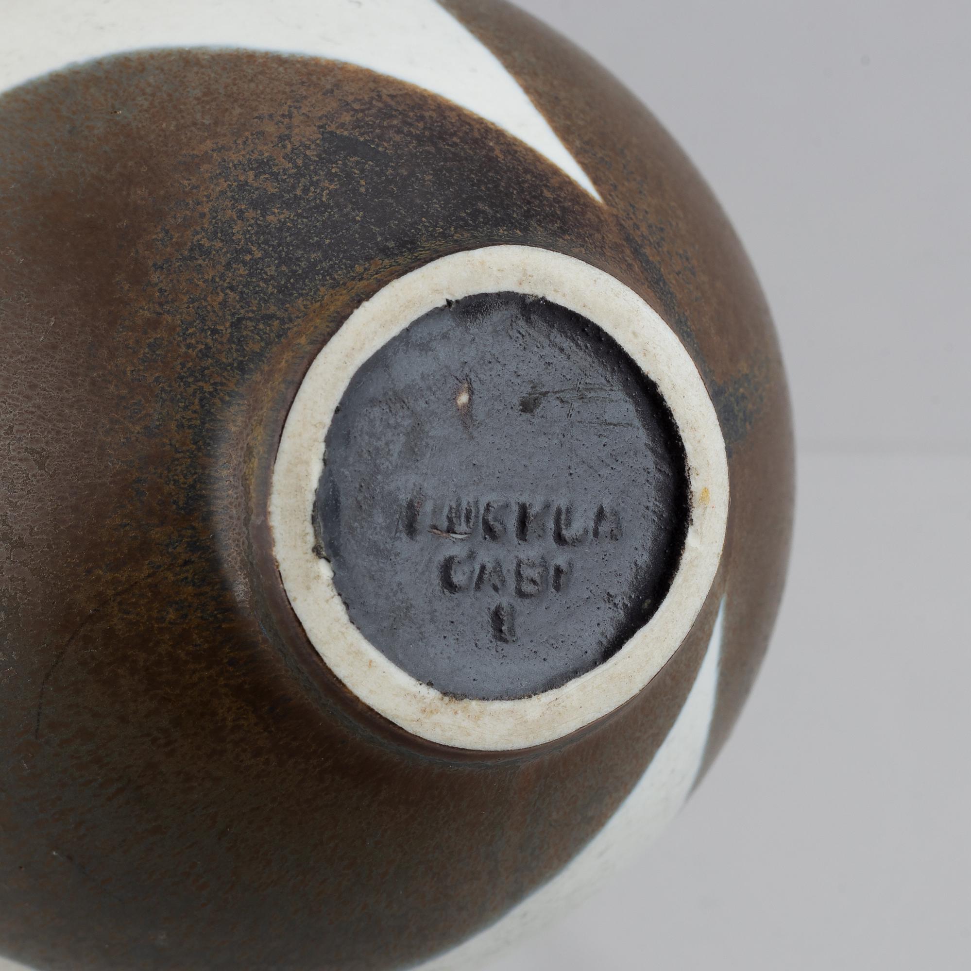 Gabi Citron-Tengborg, a set of two vases "Buckla", glazed stoneware, Gustavsberg, Sweden.