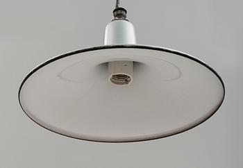 INDUSTRILAMPOR, 2 st, emalj, 1900-talets första hälft. Höjd 44 cm.
