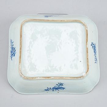 A blue and white vegetable tureen with cover and a butter tureen with cover, Qingdynasty, 19th Century.