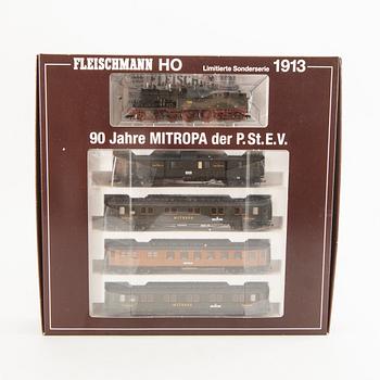 3 Fleischmann train sets, 1913, 1904 and 871904.