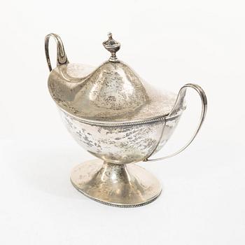 Guldsmedsaktiebolaget (GAB), Sockerskål, silver, gustaviansk stil, 1920, samt sked, MGAB, 1941.