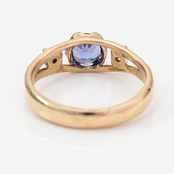 A 14K gold ring with a tanzanite and diamonds ca. 0.12 ct in total. Lagercrantz Jewellery, Tammisaari 2018.