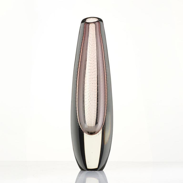 Gunnel Nyman, a glass vase, Nuutajärvi Notsjö, Finland 1950s-60s.