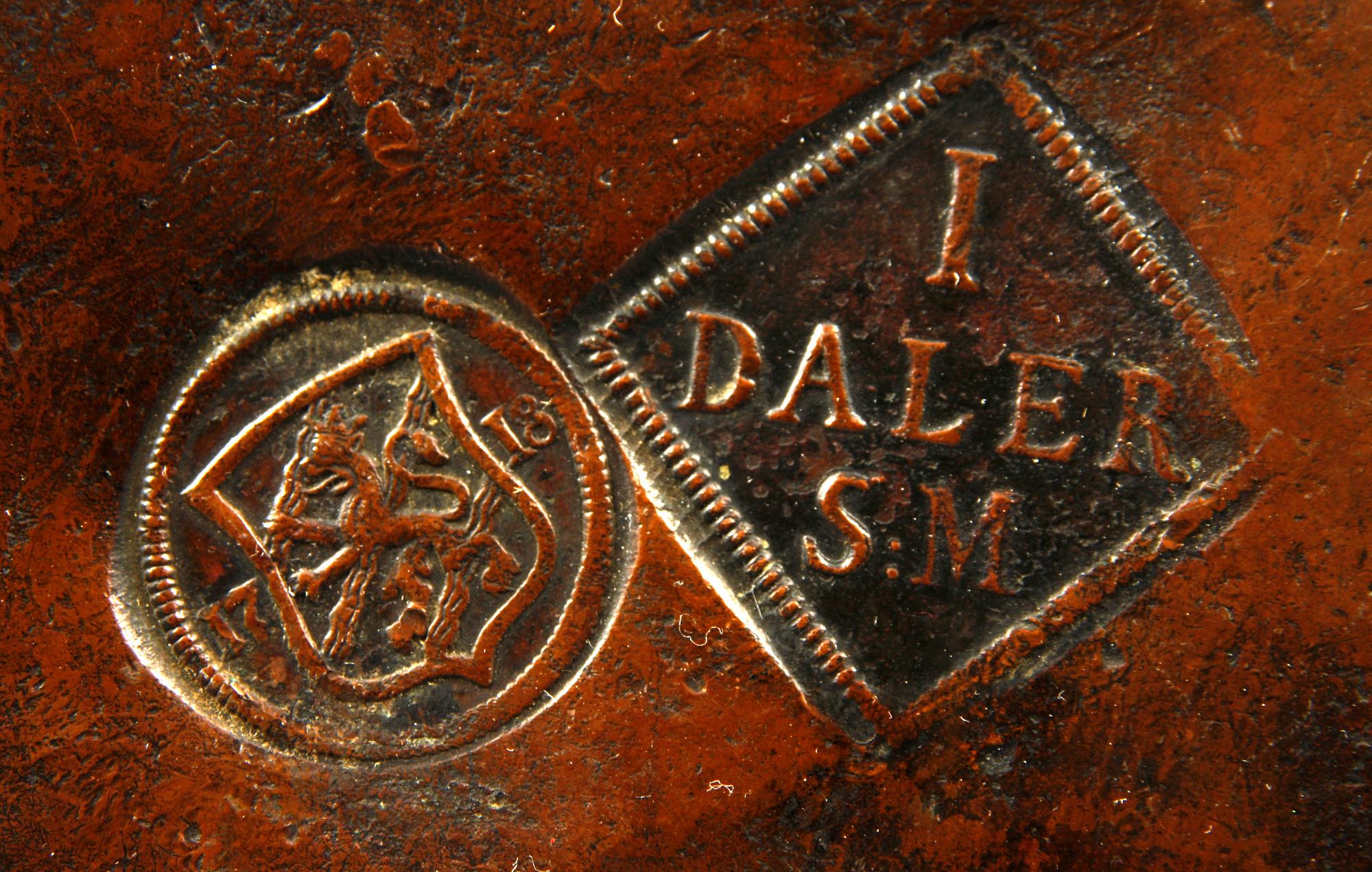 KOPPARMYNT, 1 DALER silvermynt, Karl XII monogram 1715.