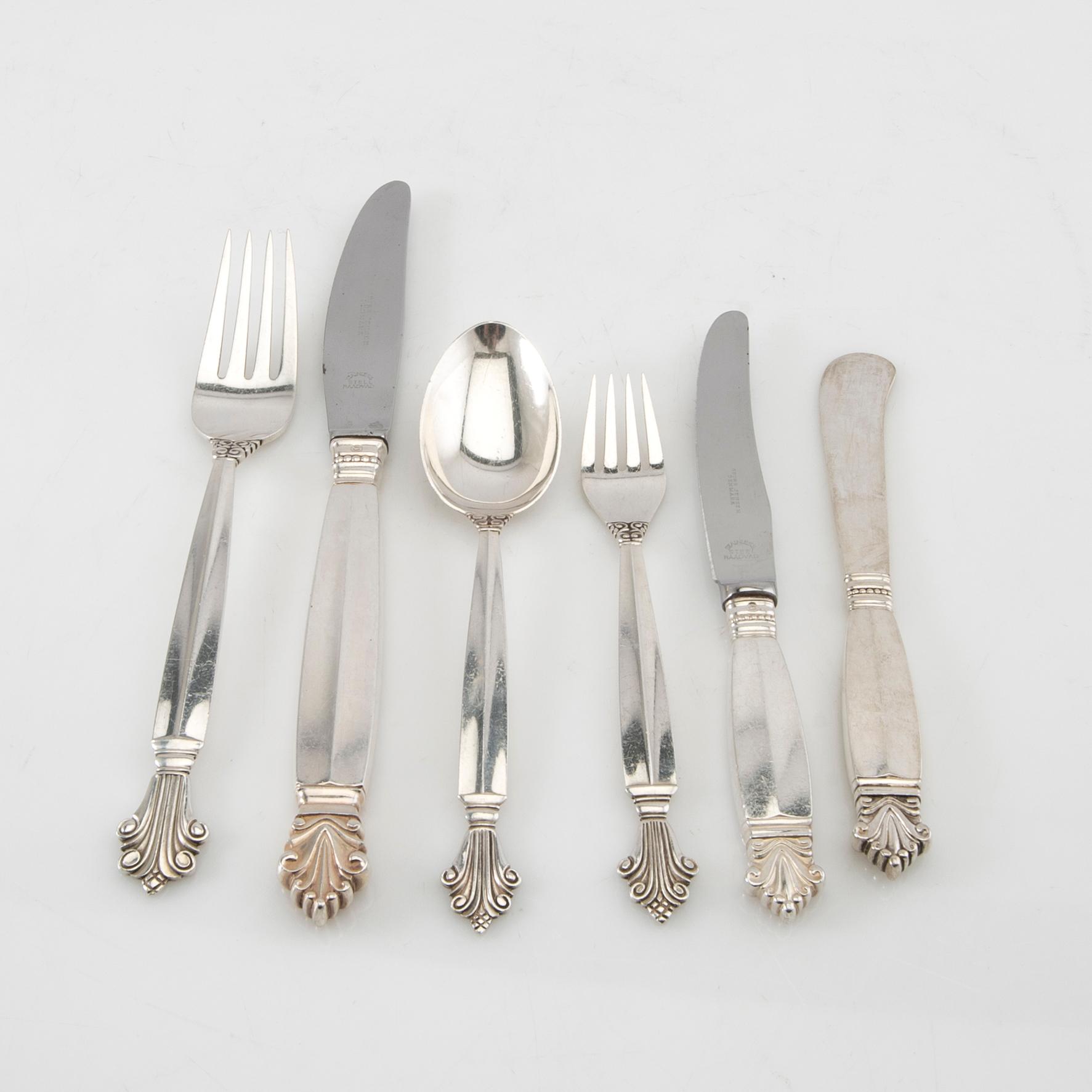 Johan Rohde, Bestick 107 dlr "Dronning/Acanthus" sterlingsilver, för Georg Jensen.