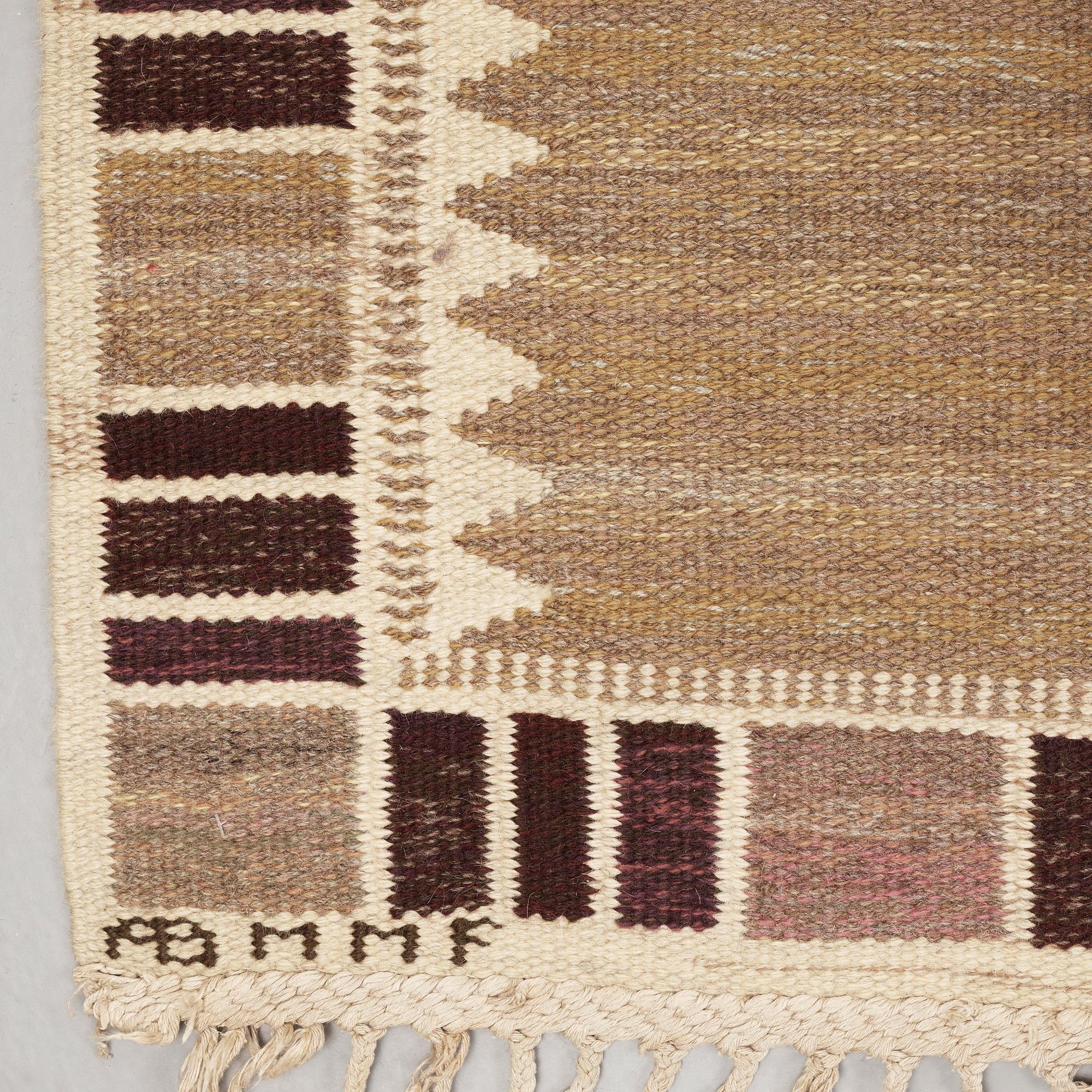 CARPET. "Salerno grå med enkel bård" ("Kristianstad"). Flat weave. 465 x 360 cm. Signed AB MMF BN.