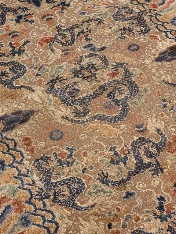 CARPET. Antique silk China relief. 256,5 x 158 cm. Late Qing dynasty (1644–1911).