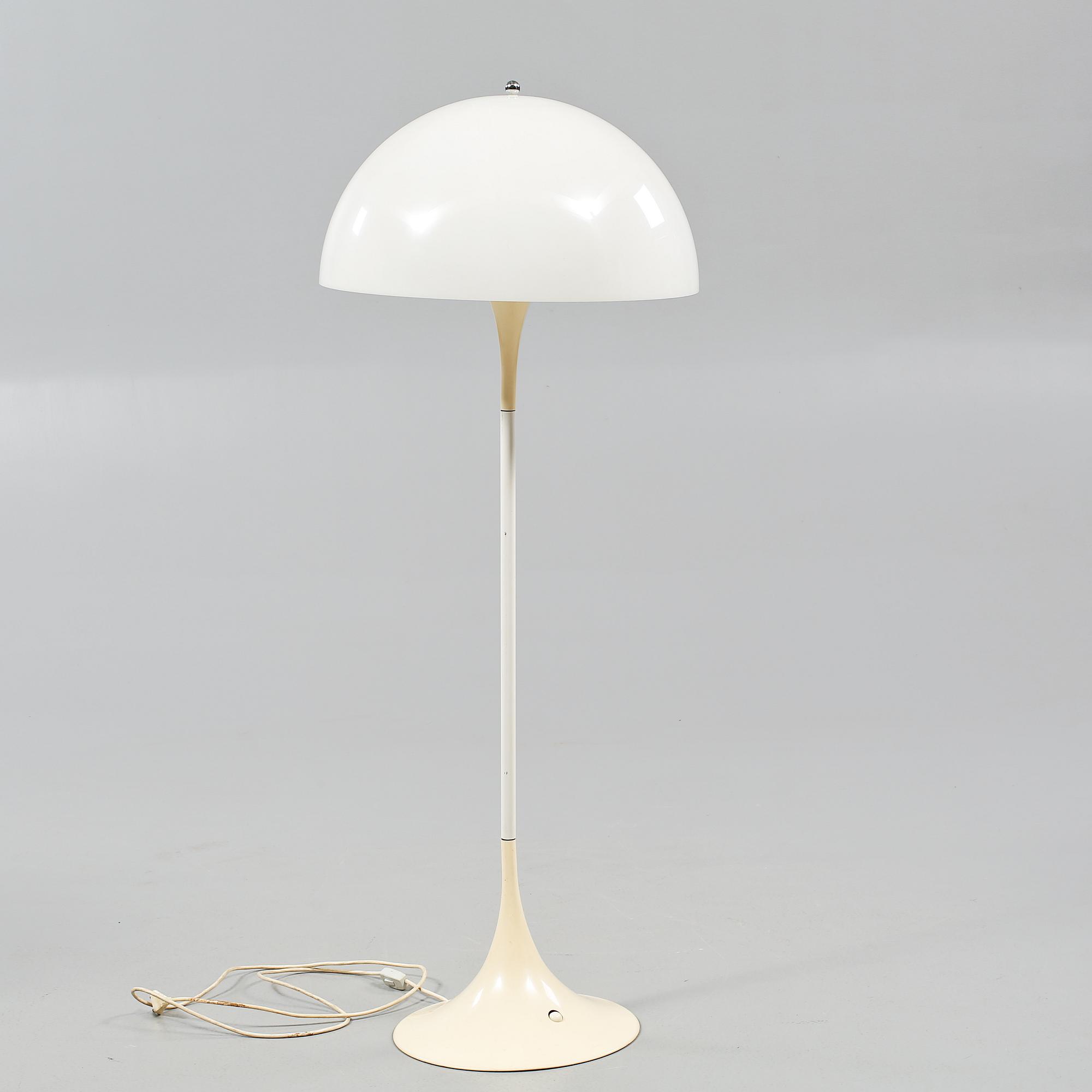 GOLVLAMPA, "Panthella", Verner Panton, Louis Poulsen, Danmark, formgiven 1971.