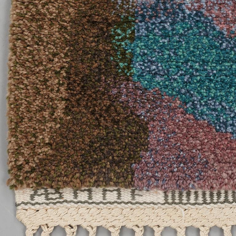 Gunilla Holmgren, MATTO, "Vattenspegling", knotted pile, ca 184 x 171 cm, signed AB MMF GH.