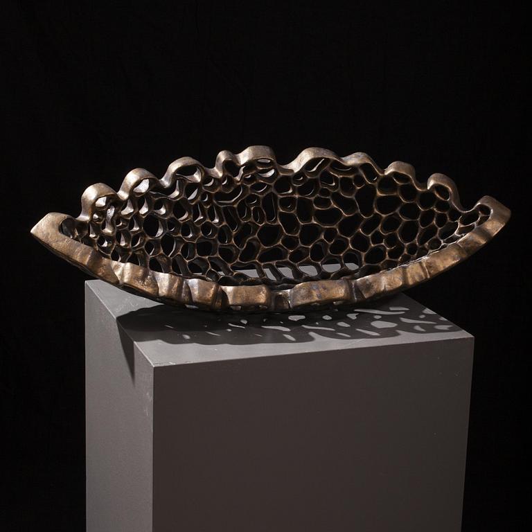 SATU SYRJÄNEN
Löytöretki 2, 2009. 
Stengodskeramik. 19x31x77,5 cm.