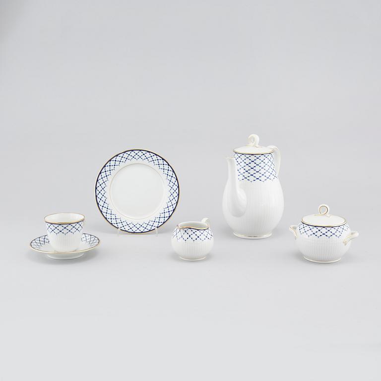 29 pieces of porcelain tableware by Jackie Lynd/Louise Adelborg for Rörstrand, model "Prince"/"Nationalservisen".