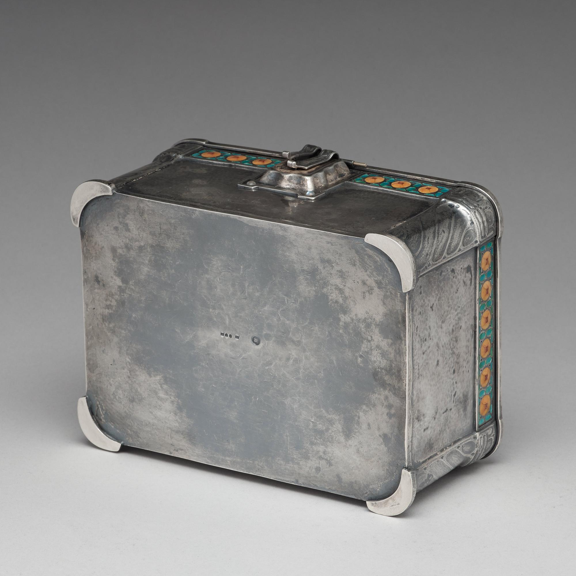 Hugo Lundstedt, a silver and enamel Art Nouveau jewelry casket, Gothenburg 1911.