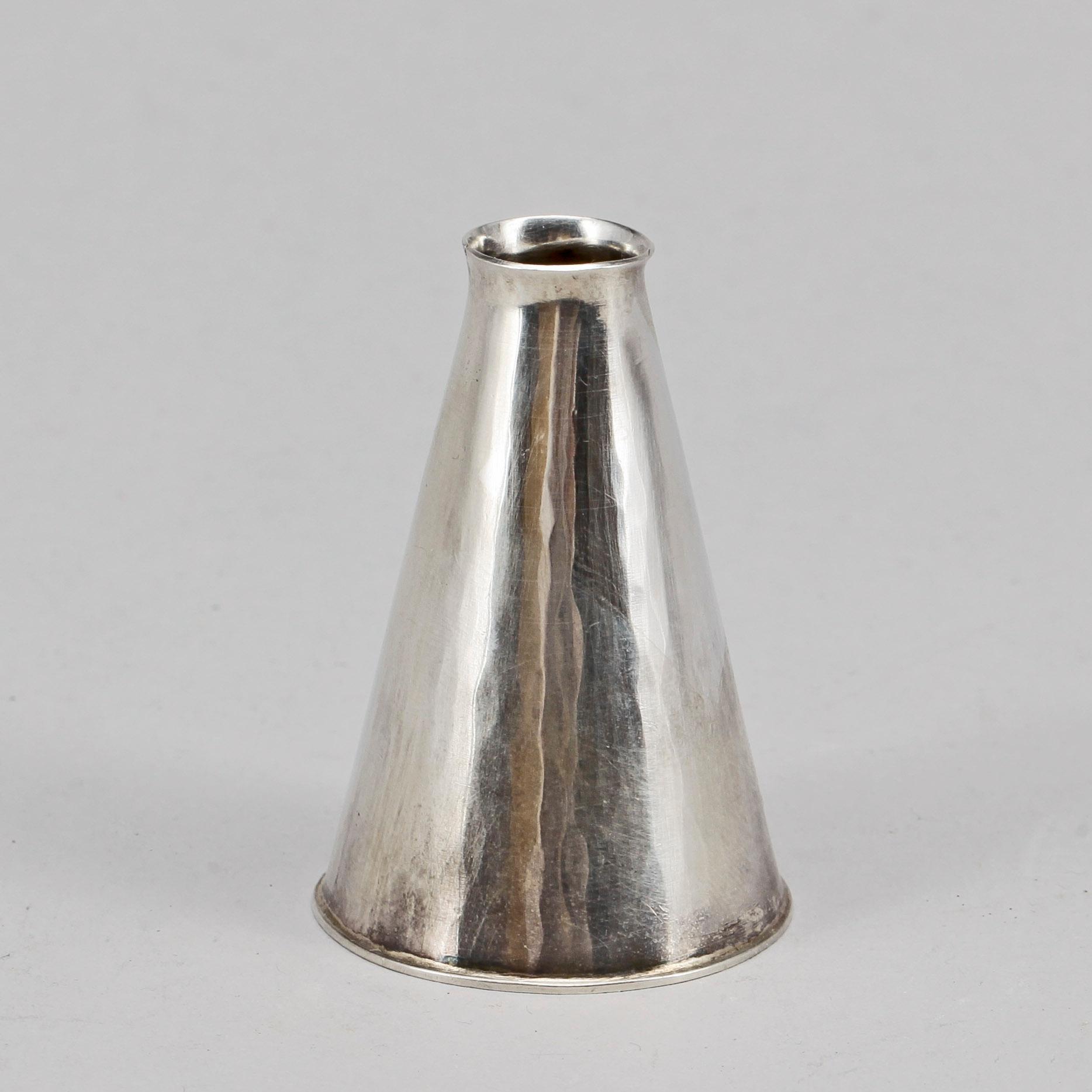 VAS, sterlingsilver, Bengt Liljedahl, Stockholm, 1975. Vikt 41 gram.
