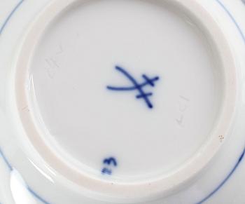 TERRIN, TEDOSA SAMT GRÄDDKANNA, porslin, Meissen, 1900-talets mitt.