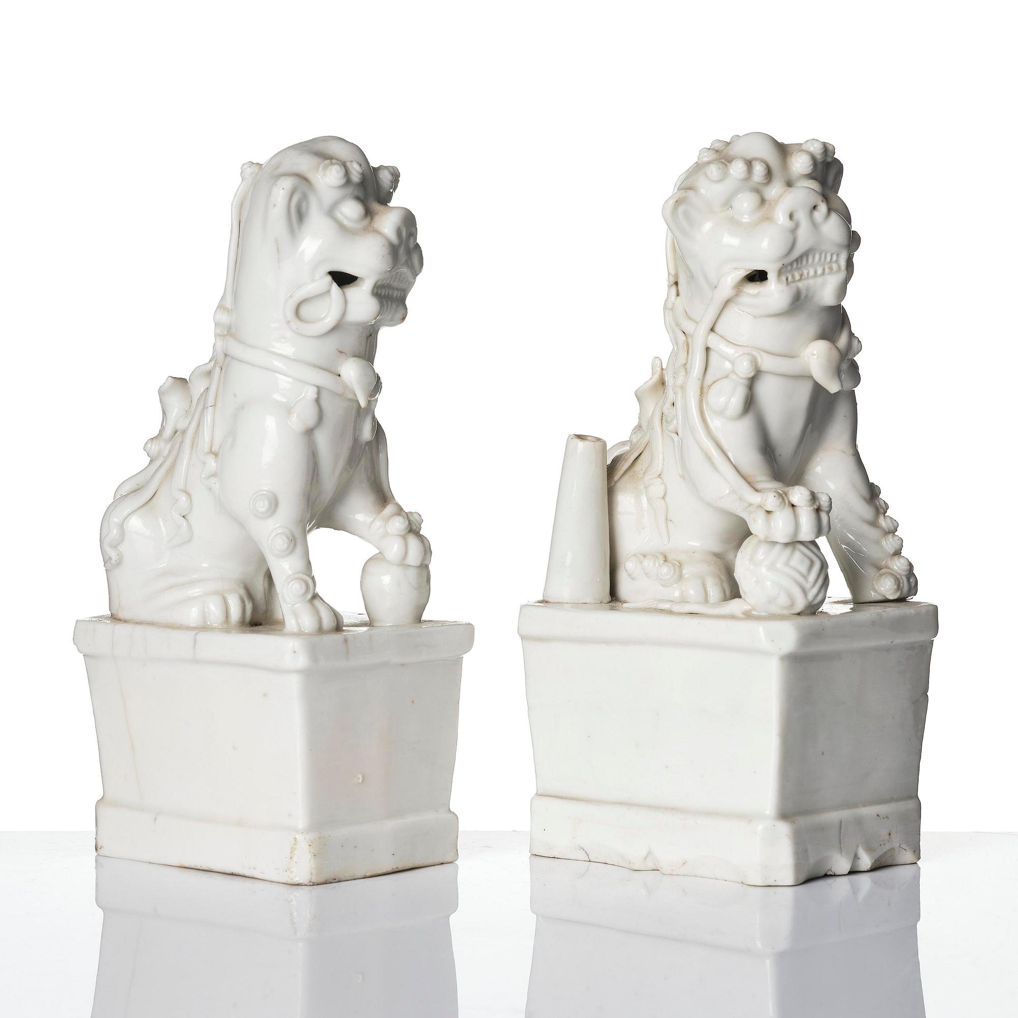 Two blanc de chine figures of buddhist lions/joss stick holders, Qing dynasty, Kangxi (1662-1722).