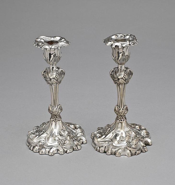 LJUSSTAKAR, ett par, nysilver, AG Dufva, nyrokoko, 1800-talets andra hälft.