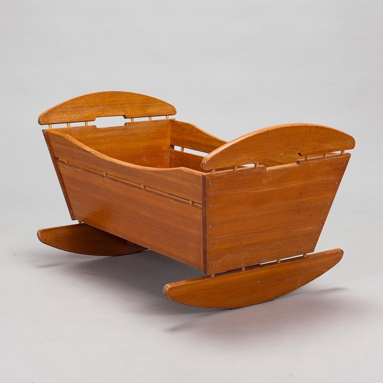 Ilmari Tapiovaara, vagga, "Apu" tillverkare Laukaan Puu för veckotidningen Apu, 1960-talets början.