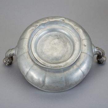 KALLSKÅL, tenn, Sverige, 1766. Otydlig mästar- och stadsstämpel.