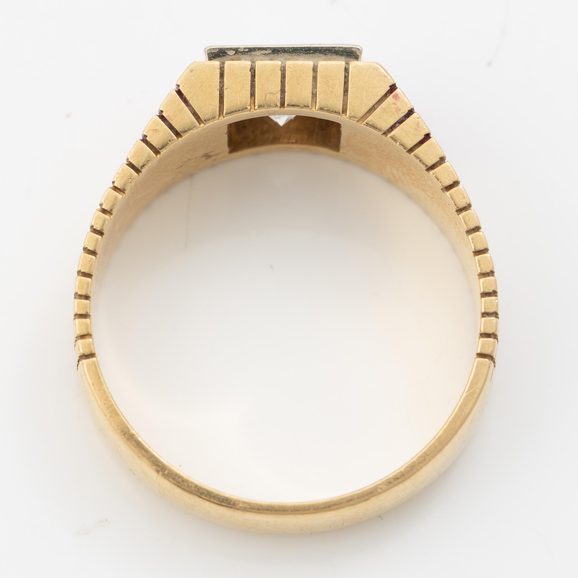 Ring, 18K gold with a brilliant-cut diamond.