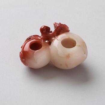 Two carved brush washers in nephrite and calcedon, Qing dynasty (1664-1912).