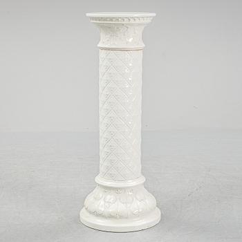 An early 20th Century piedestal.