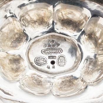 Georg Jensen, a set of three 830/1000 silver bowls, Copenhagen 1918 (1915-1919), design nr 42, Swedish import marks GAB F 1918.