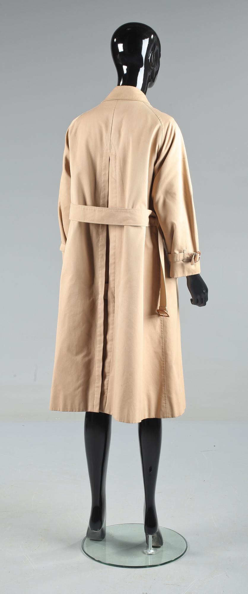 TRENCHCOAT, Burberrys, England.