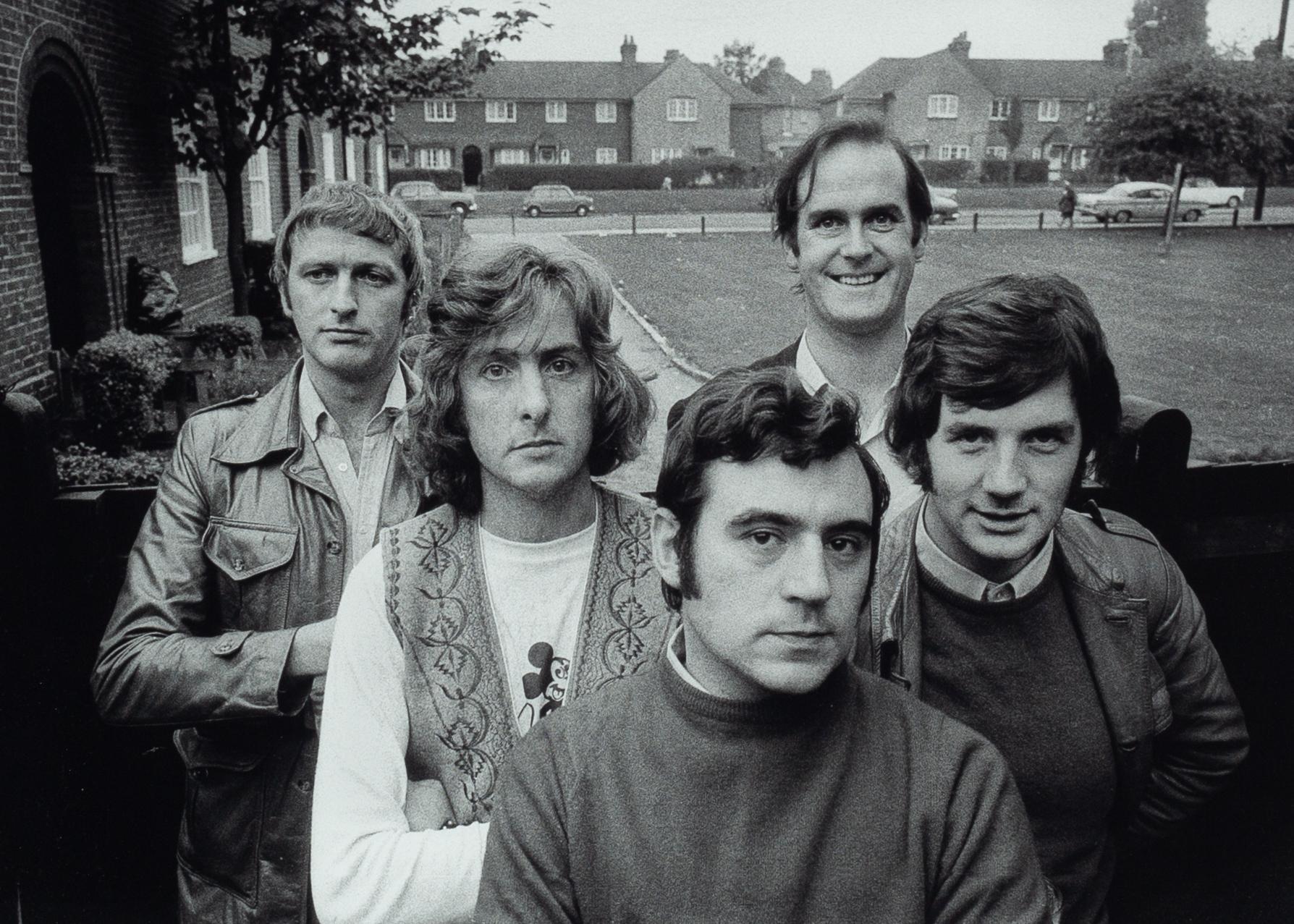 Rolf Adlercreutz, Fotografi Monty Python 1970, signerad a tergo.