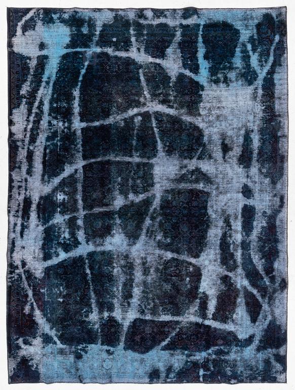 A Vintage Design carpet, approx. 306 x 229 cm, contemporary.