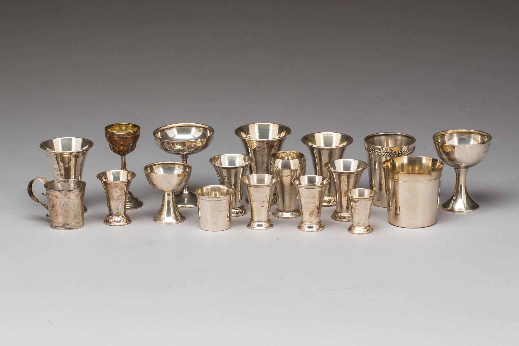 PARTI POKALER SAMT BÄGARE, 18 st.  silver. Bland annat GAB, Stockholm. Vikt ca 620 g.
