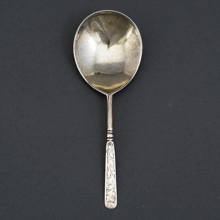 A Norwegian 17th century silver spoon, unmarked.