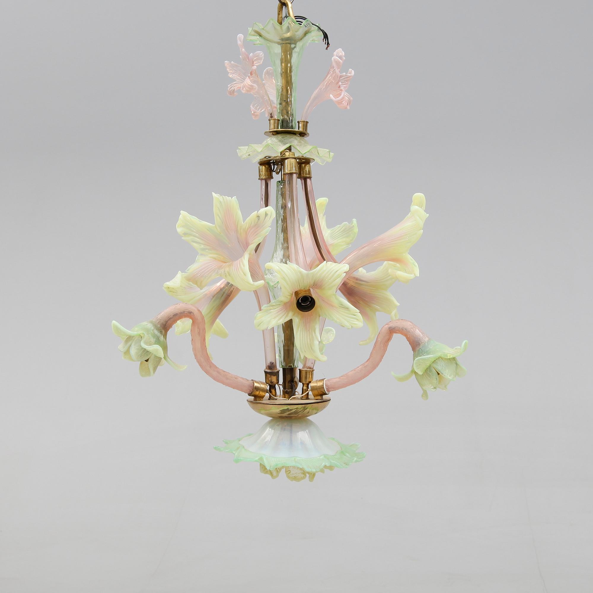 TAKKRONA, venetiansk stil, 1900-talets första hälft. Höjd ca 80 cm.