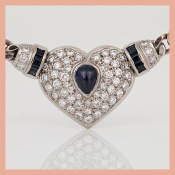 COLLIER, 18K vitguld med briljantslipade diamanter, tot ca 1,06 ct och safirer, tot ca 1,44 ct. Total vikt ca 49,38 g.