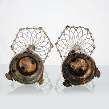 Gustaf Möllenborg, praktskålar, ett par lika, silver, Stockholm 1832. Nyrokoko.