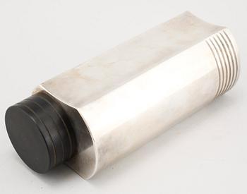 SHAKER, nysilver, Folke Ahrström, Guldsmedsaktiebolaget GAB, Stockholm, 1900-talets första hälft.