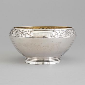 A Norwegian design parcel-gilt bowl, maker's mark David Andersen, Oslo, Norway 1905.