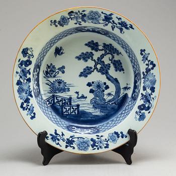 SKÅL, kompaniporslin. Qingdynastin, Qianlong (1736-95).