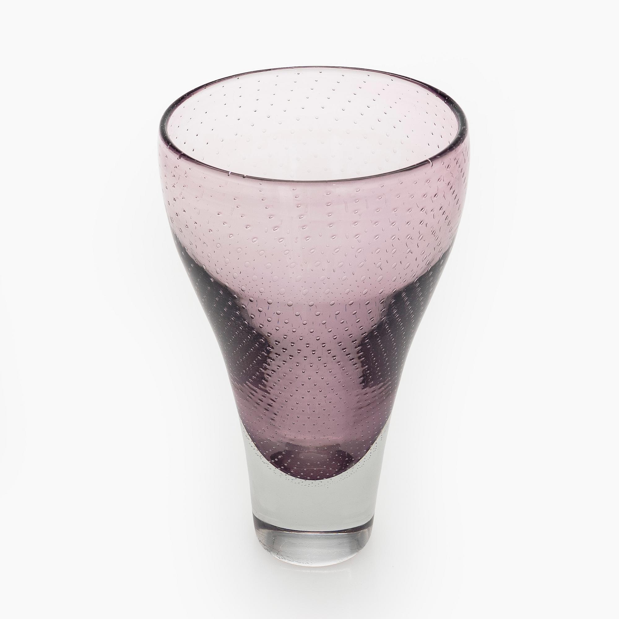 Gunnel Nyman, vas, modell "GN 12", signerad G. Nyman Nuutajärvi Notsjö -53.