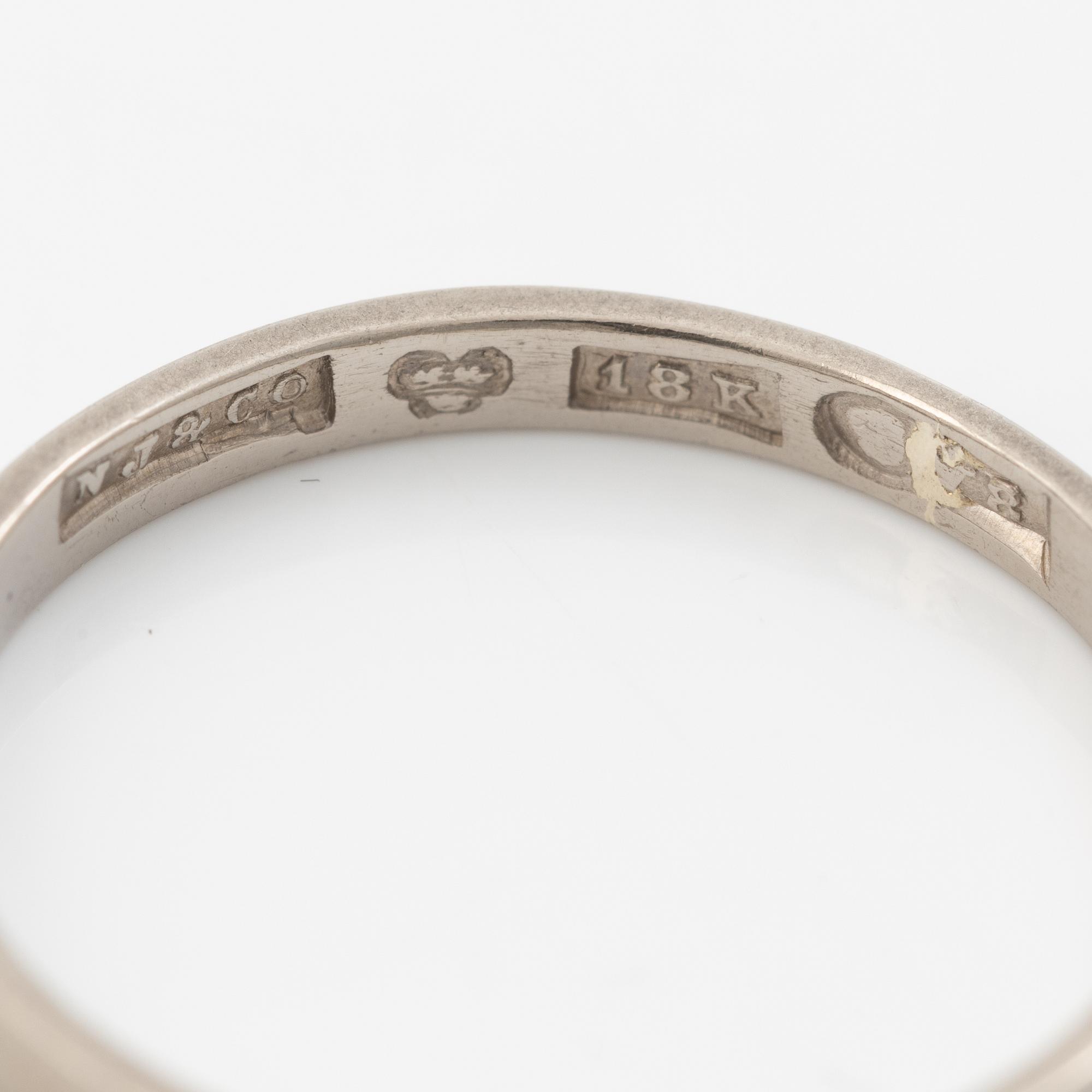 Ring, plain 18K white gold.