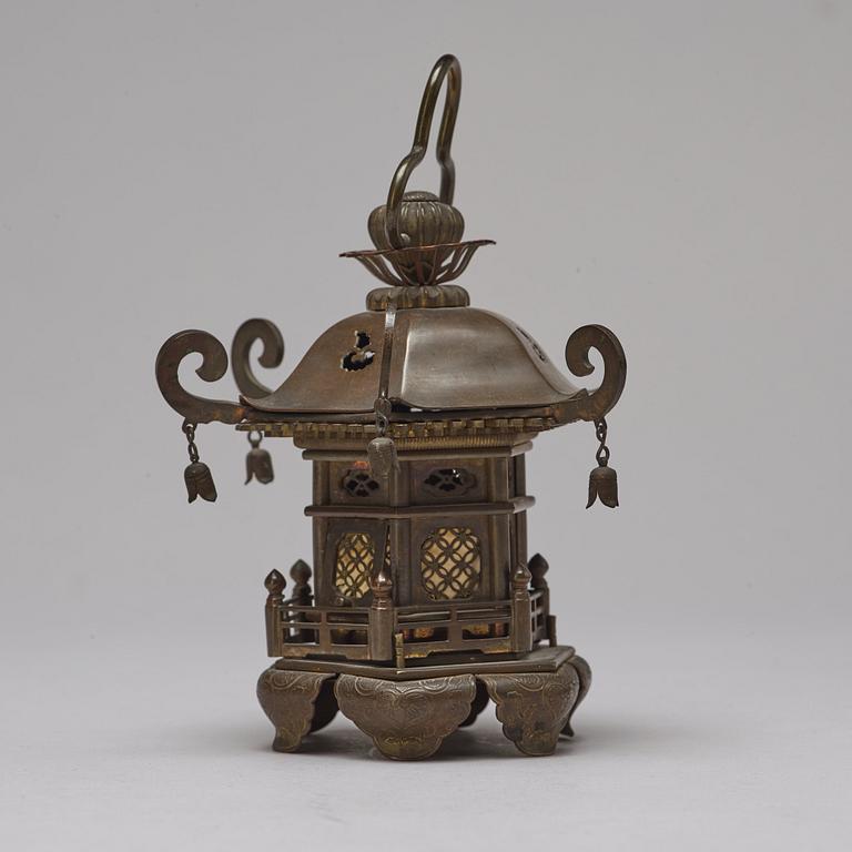 A Japanese tray, miniature pagoda and basket, early 20th Century.