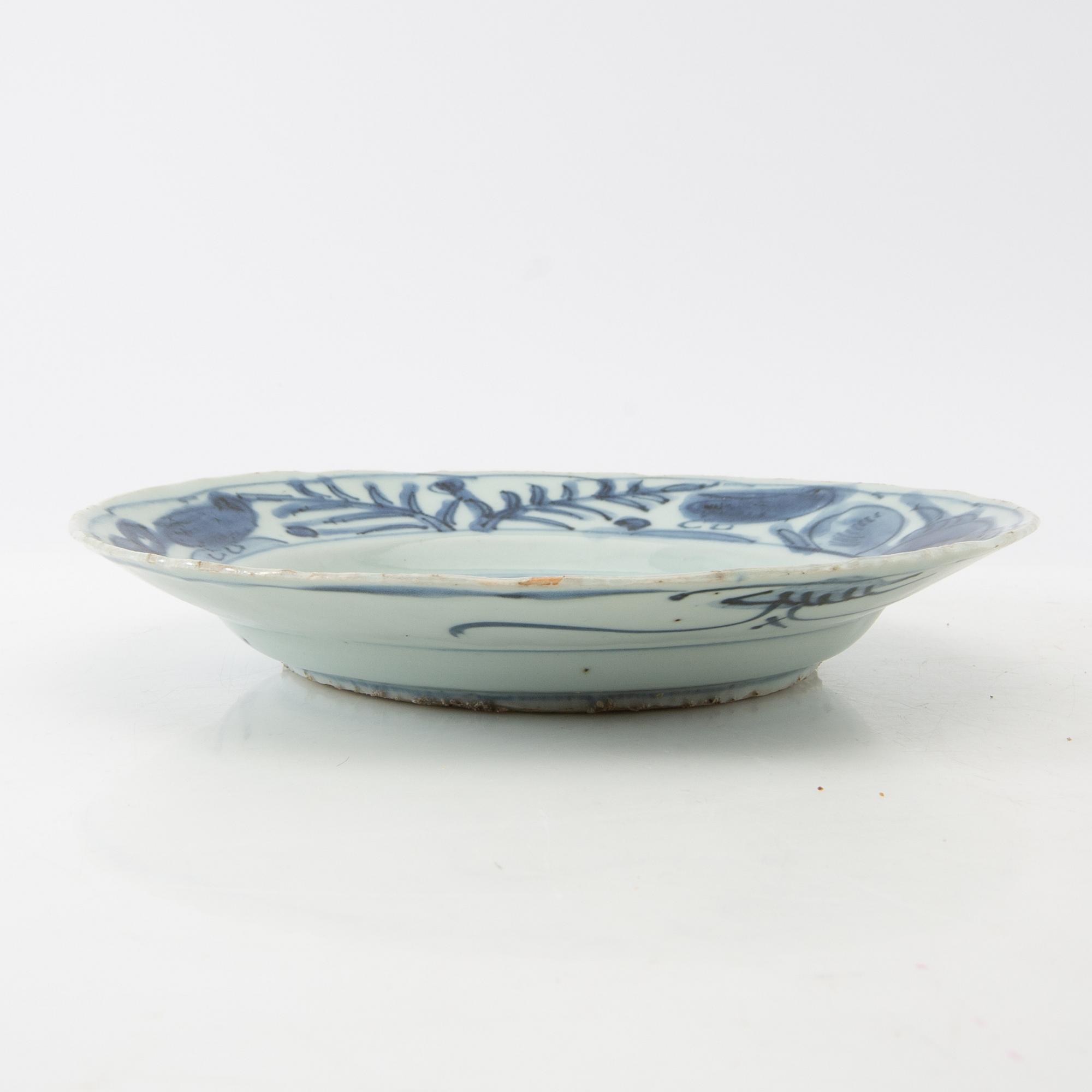 A blue and white plate, Ming dynasty, Wanli (1572-1620).