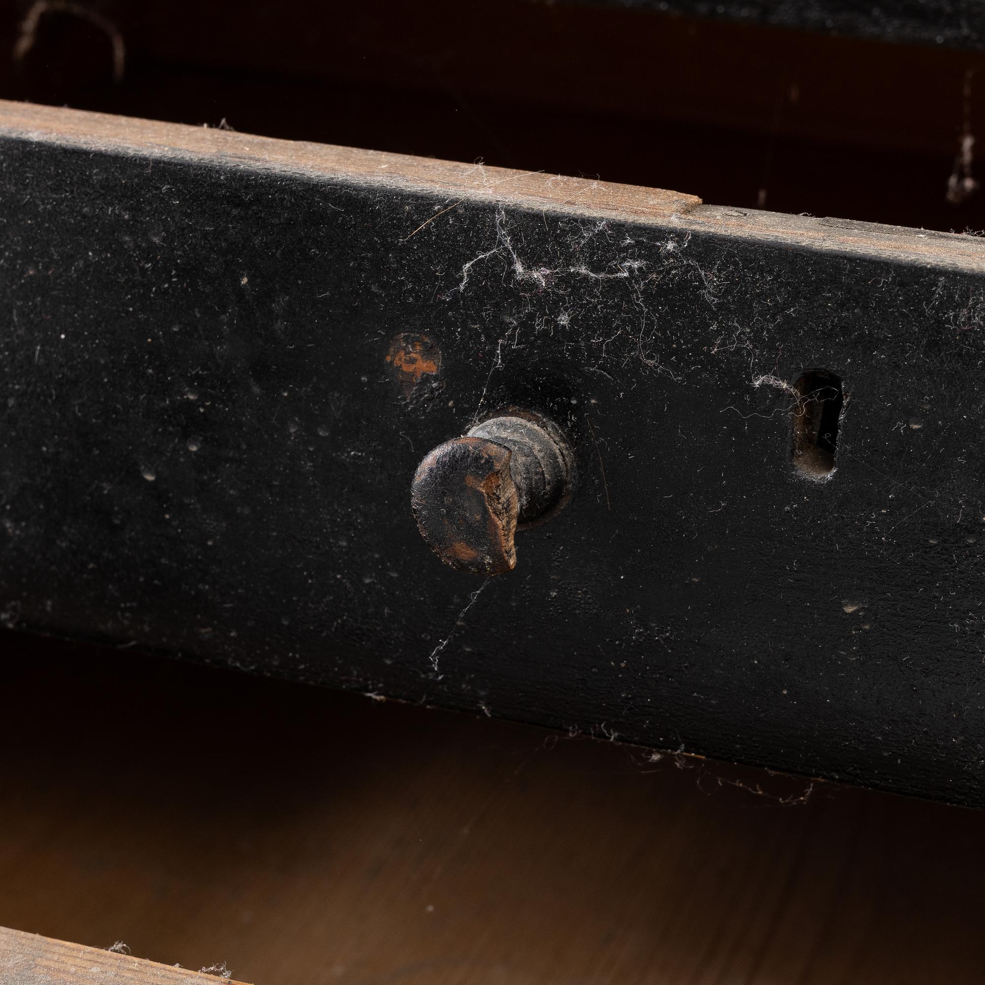 Display cabinet, upper part, 19th century.