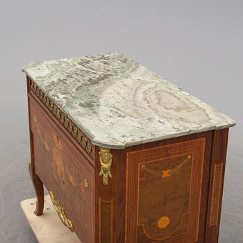 BYRÅ, gustaviansk stil, 1900-talets första kvartal.