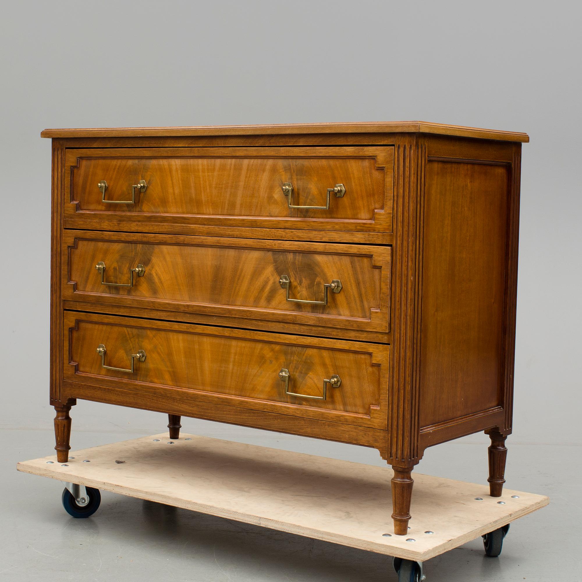 BYRÅ, Louis XVI-stil, 1900-tal.