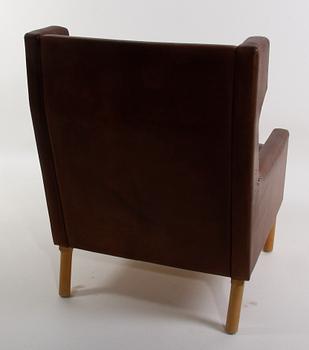 ÖRONLAPPSFÅTÖLJ med PALL, Fritz Hansen, Danmark.