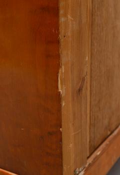 KLÄDSKÅP, 1900-talets första hälft.