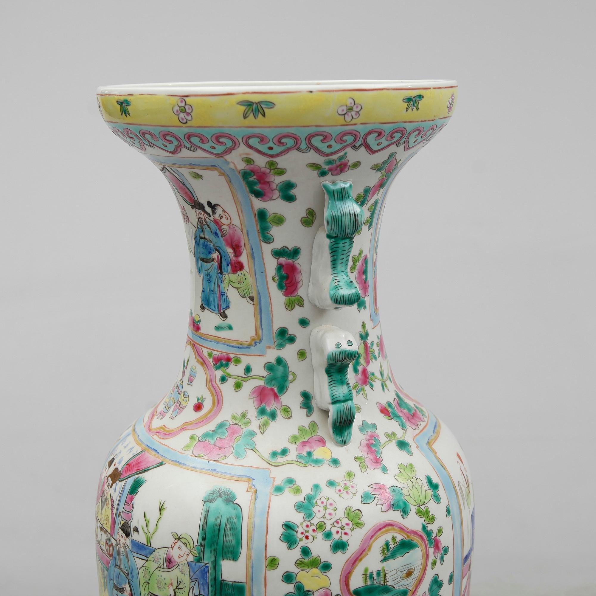 GOLVVAS, porslin, Kina, 1900-talets andra hälft.