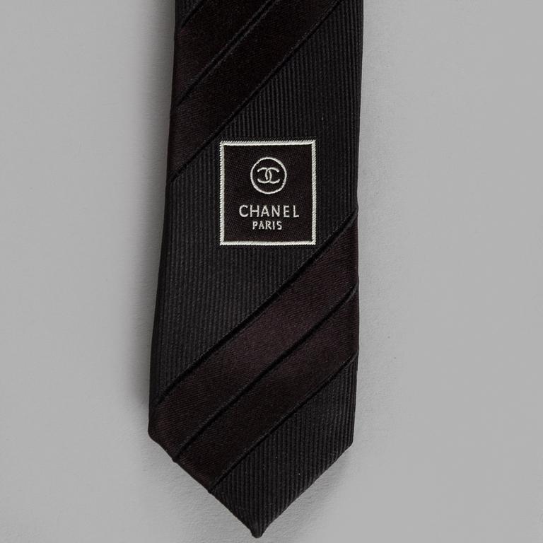 TIE, Chanel.