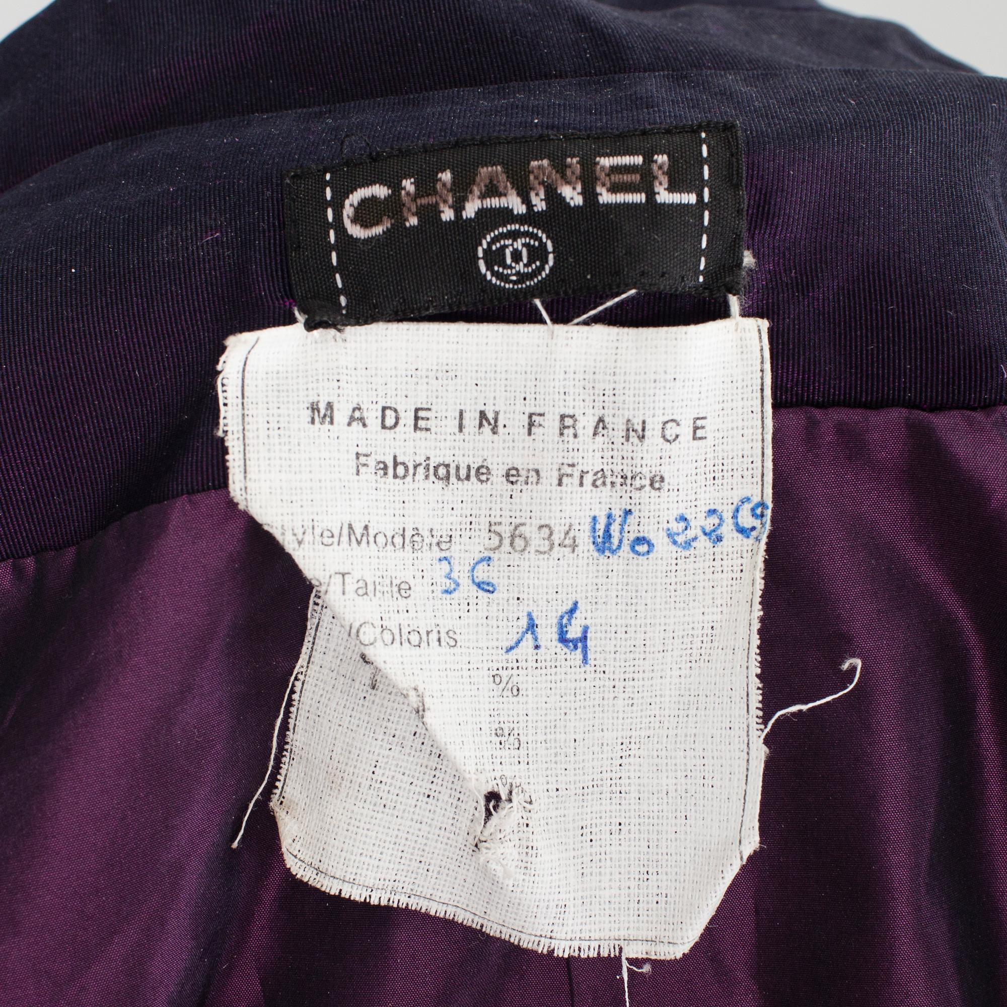 A Chanel trench coat, frensch size 36.