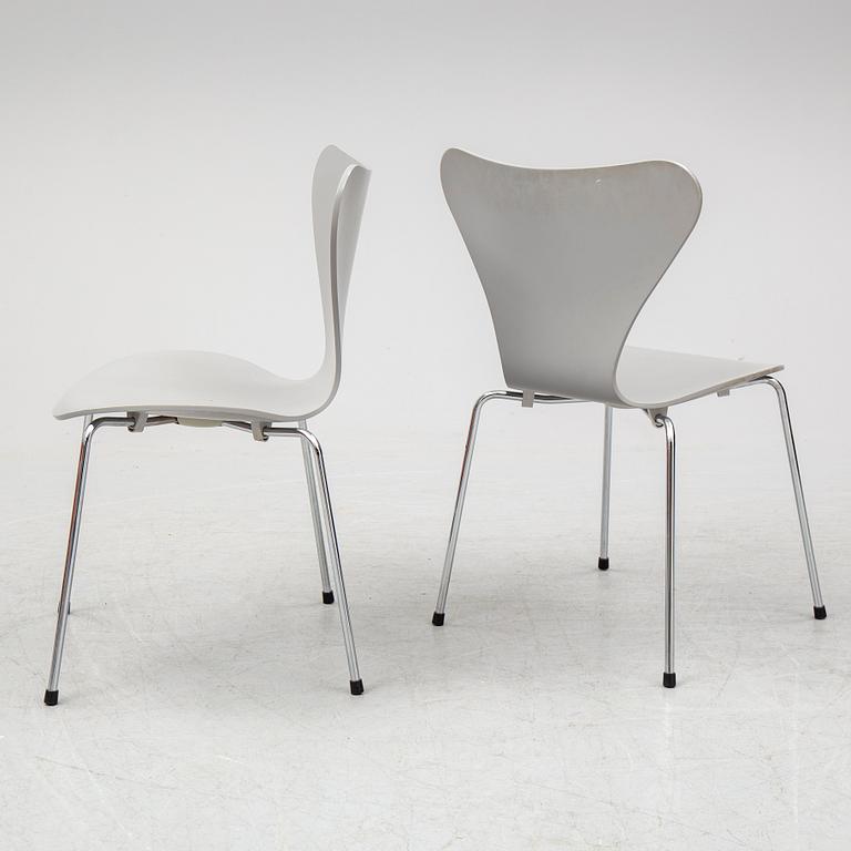 ARNE JACOBSEN, four 'Series 7' chairs from Fritz Hansen, Denmark.